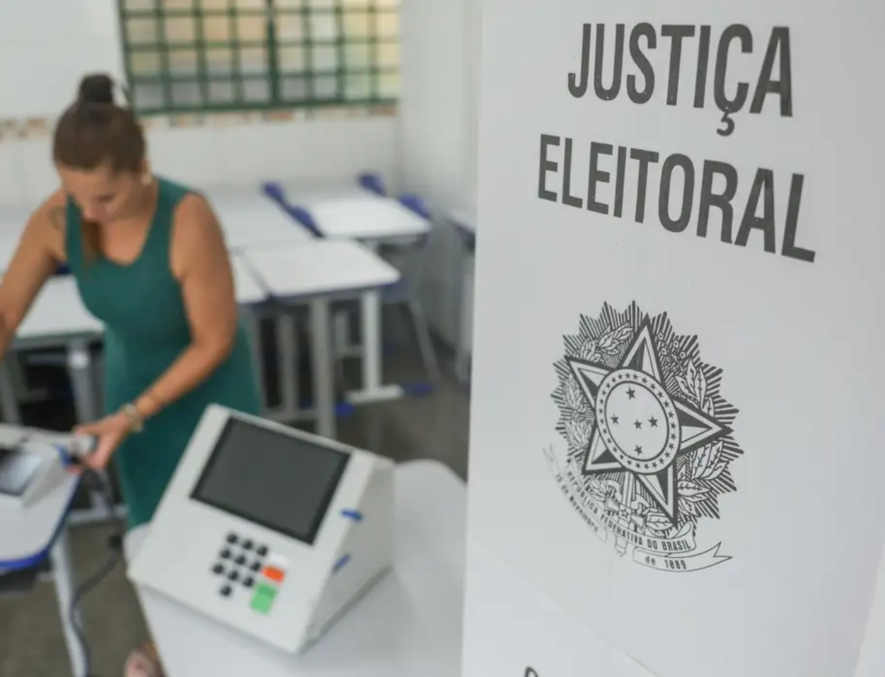 TSE troca 900 urnas eletrônicas no Brasil durante votação