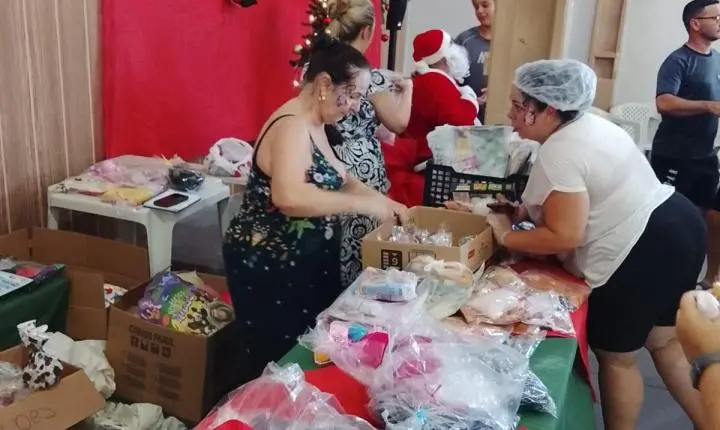 Ação comunitária leva Papai Noel e alegria às famílias da Rua Guilherme Poerner