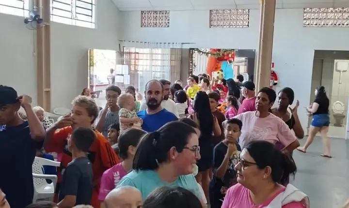 Ação comunitária leva Papai Noel e alegria às famílias da Rua Guilherme Poerner