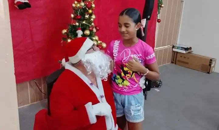 Ação comunitária leva Papai Noel e alegria às famílias da Rua Guilherme Poerner