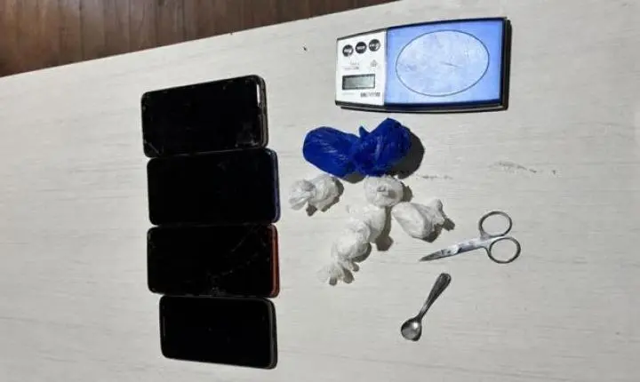 AÇÃO NO ENCANO DO NORTE  Foragido é localizado e dupla acaba presa por tráfico de drogas em Indaial