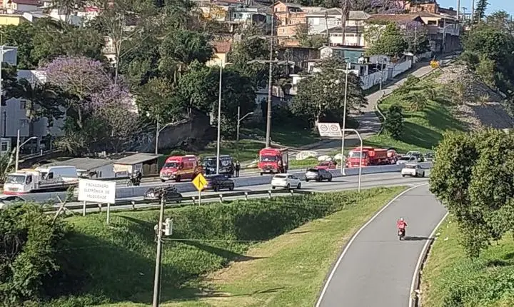 Acidente na Via Expressa causa congestionamento na saída de Florianópolis
