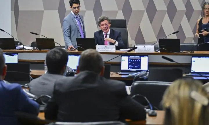 Ajustes finais adiam votação da MP da taxa das blusinhas no Congresso