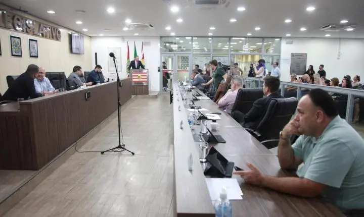 âmara aprova alteração na Lei Orgânica que reorganiza prazos do orçamento municipal