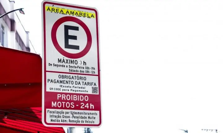 Antigas vagas da Área Azul são reativadas e passam a operar com tempo maior para estacionamento