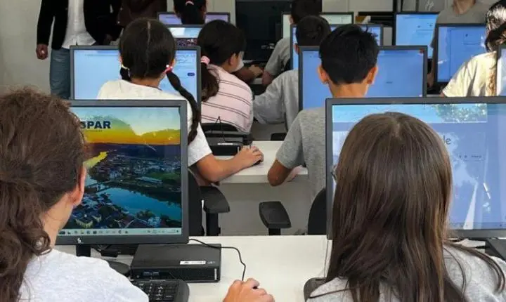 Após mais de 10 anos, Gaspar retoma salas de tecnologia nas escolas e entrega novo espaço na EEB Vitório Anacleto Cardoso