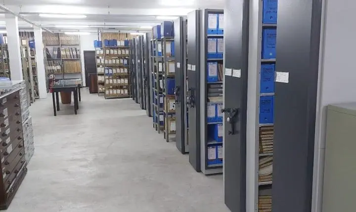 Arquivo Histórico de Blumenau receberá novas estantes para ampliar preservação de acervo