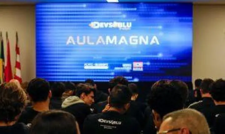 Aula magna do +Devs2Blu aborda os desafios e oportunidades do ecossistema de inovação em SC