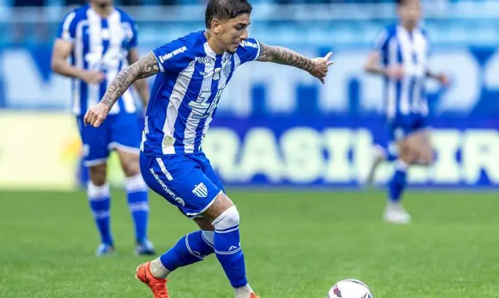 Avaí é derrotado pelo Goiás de virada e segue na zona de rebaixamento do Brasileirão da Série B