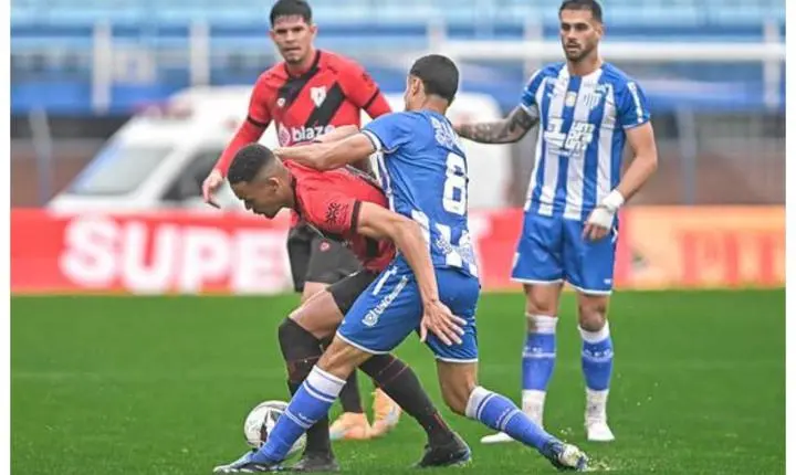 Avaí perde para o Atlético-GO no Brasileirão da Série B com gol no último lance da partida