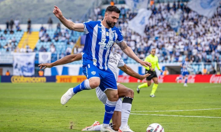 Avaí perde para o Ceará e se complica na Série B