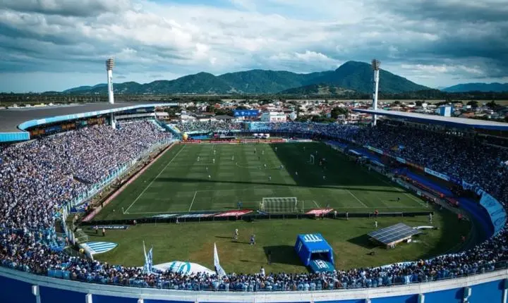 Avaí vende ingressos a R$ 20 para duelo decisivo na Ressacada