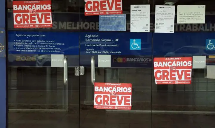 Trabalhadores mantêm greve na Caixa após rejeição de proposta