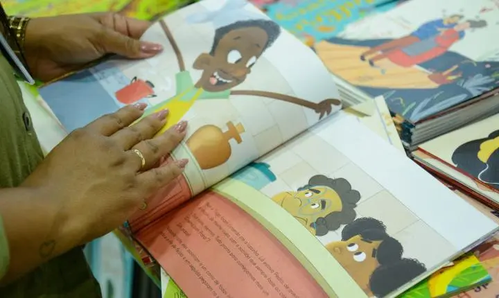 Bienal nas Escolas impulsiona a leitura no Rio de Janeiro com temática da Copa do Mundo