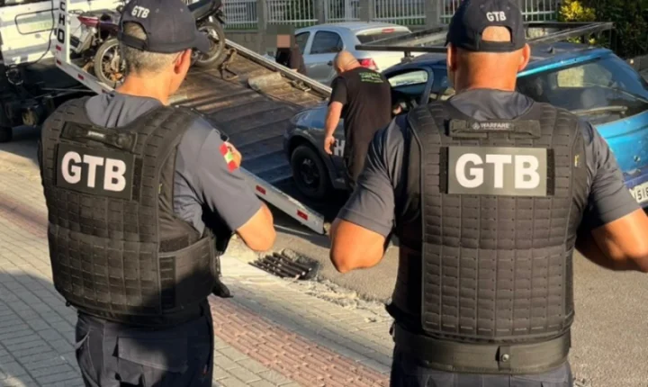 Blitz da GTB resulta em 28 autuações e cinco veículos removidos