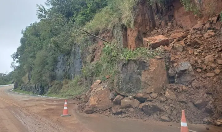 BR-285 segue interditada após queda de barreira em Timbé do Sul