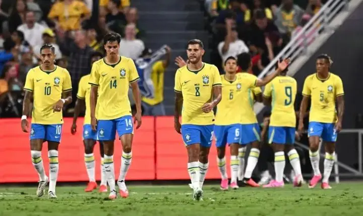 Brasil sofre, mas busca empate no fim contra a Austrália