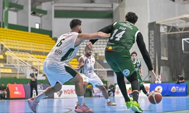 Brusque Basquete perde invencibilidade em casa após derrota para Tatuí no terceiro jogo da final da Liga Ouro