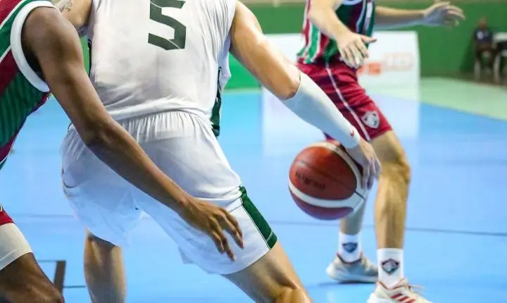 Brusque Basquete vence o Fluminense em duelo equilibrado e decidido no último quarto na Arena Brusque