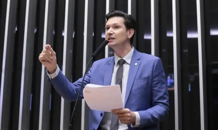 Câmara aprova emenda do Partido NOVO que impede presos de votar durante o período de reclusão