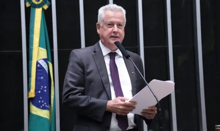 Câmara aprova projeto que fortalece a indústria nacional em licitações públicas
