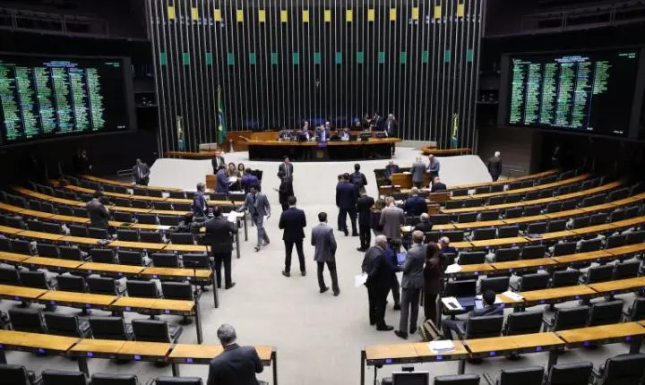 Câmara dos Deputados aprova atestado para pais acompanharem filhos doentes