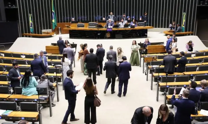 Câmara dos Deputados aprova projeto que proíbe cobrança de tarifa mínima de água e esgoto