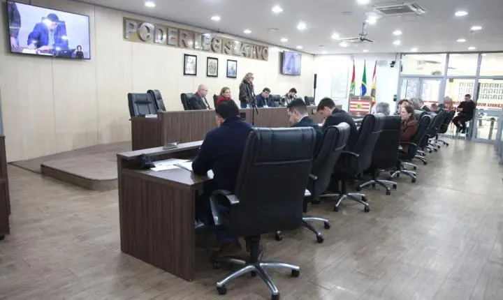 Câmara de Blumenau aprova projeto que estabelece normas de controle de acesso em escolas e CEIs da rede municipal