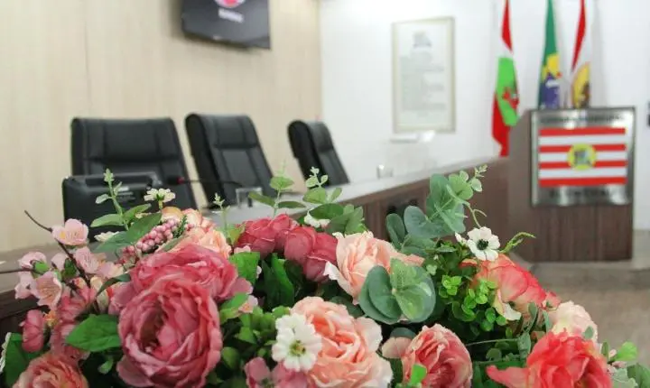Câmara de Blumenau entrega Moções de Louvor e Comenda do Mérito nesta terça-feira