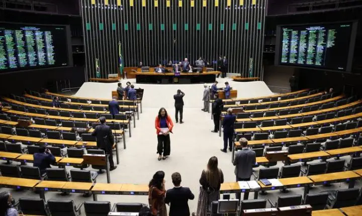 Câmara dos Deputados aprova regime de urgência para quatro propostas de lei