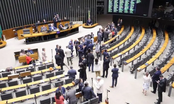 Câmara dos Deputados pode votar hoje projetos cruciais para a saúde