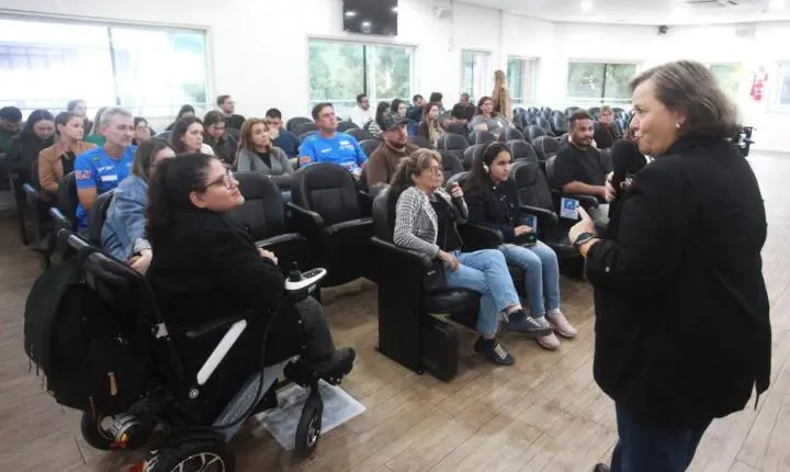 Capacitação reforça práticas de inclusão e acessibilidade na Câmara de Blumenau