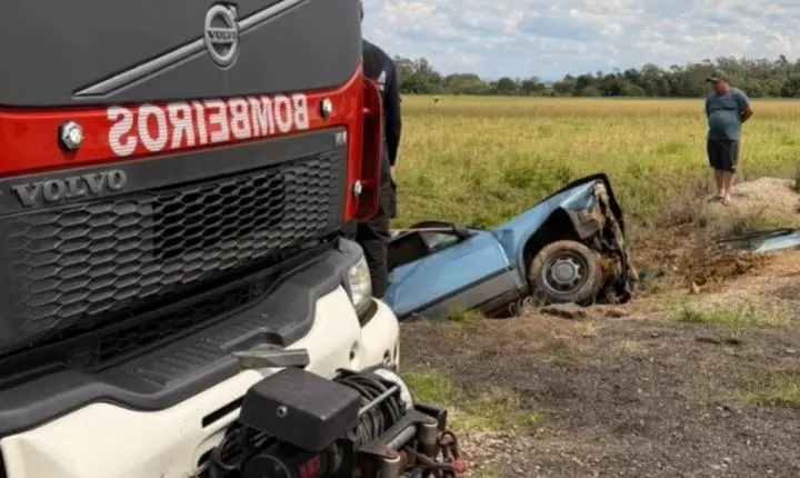 Carro sai da pista e deixa dois feridos em Criciúma