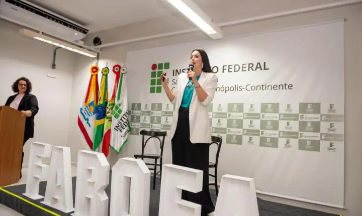 CASA CHEIA NO ACADÊMICOS DO FAROFA