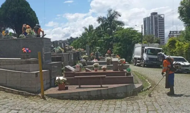 Cemitérios municipais recebem manutenção para o Dia de Finados