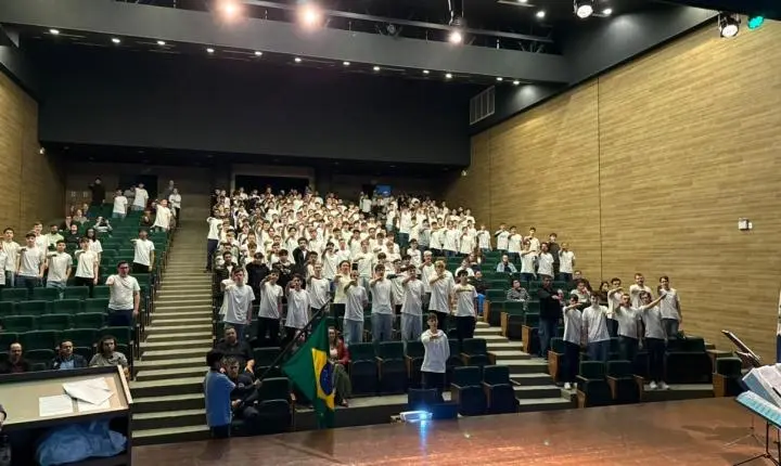 Cerimônia de Compromisso à Bandeira reúne 194 jovens em Timbó