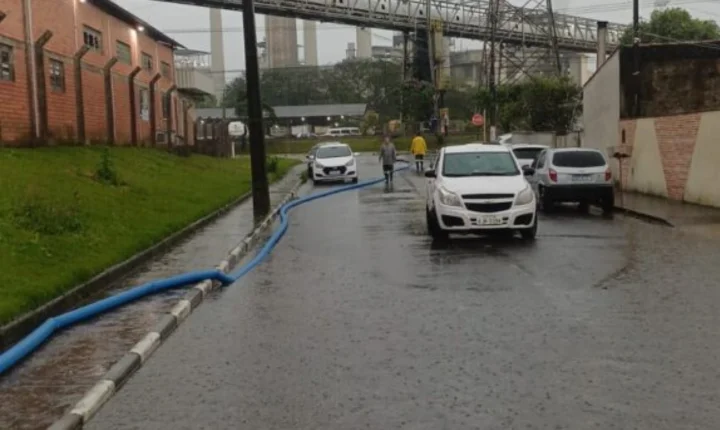 Chuva forte causa alagamentos e mobiliza Defesa Civil em Capivari