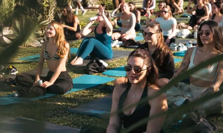Coffee Wellness & Club: Praia do Rosa recebe experiência de wellness com yoga e lifestyle na Fazenda Verde