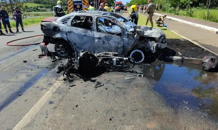 Colisão entre automóvel e motocicleta deixa dois mortos na SC-285 entre Turvo e Ermo