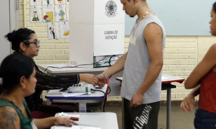 Eleitorado jovem no Brasil encolhe 22% com o avanço do envelhecimento populacional