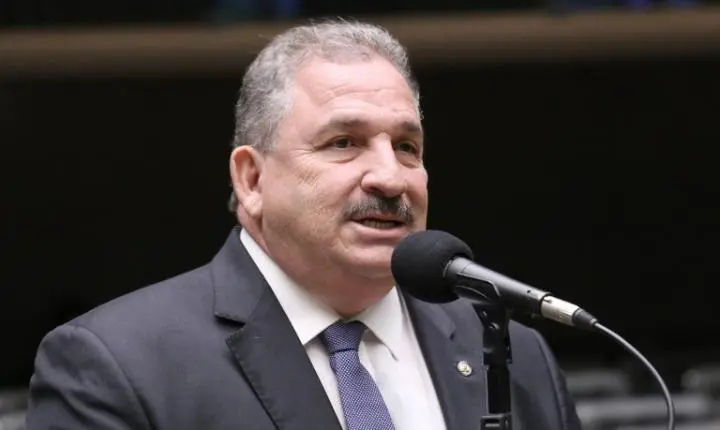 Câmara aprova autorização para governos custearem água e luz em feiras