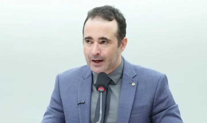 Auxílio Mãe Atípica de R$ 600 é aprovado em comissão da Câmara