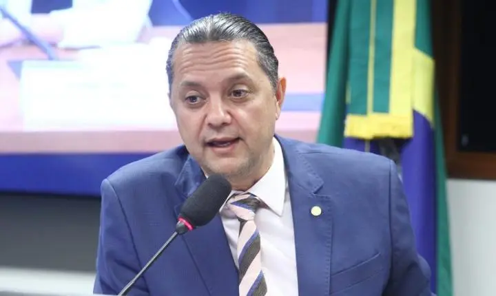 Comissão aprova cordão de fita roxa para identificação de pessoas com Alzheimer