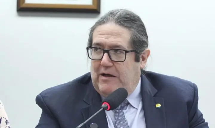 Comissão aprova política nacional de combate à evasão escolar