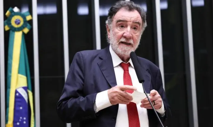 Câmara dos Deputados aprova regras para colação de grau antecipada de estudantes universitários