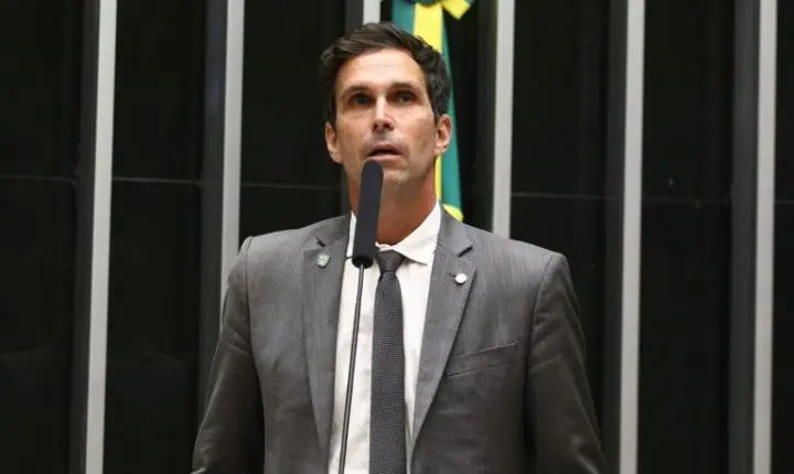 Comissão aprova projeto de lei que veda desligamento de jovens atletas no ano letivo