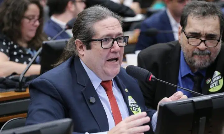 Criação de grêmios estudantis em escolas é aprovada pela Comissão de Educação da Câmara
