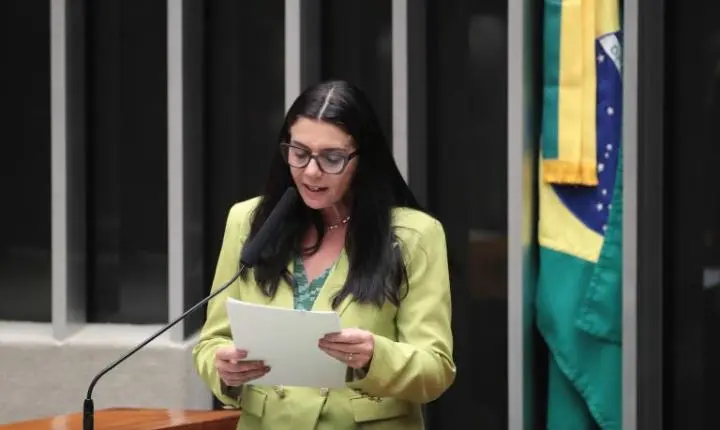 Comissão aprova projeto que oferece escolta policial e programas de proteção para mulheres com medida protetiva violada