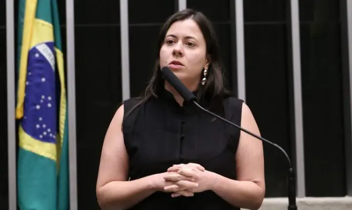 Comissão aprova projeto que tipifica como improbidade administrativa o não pagamento do piso salarial de professores