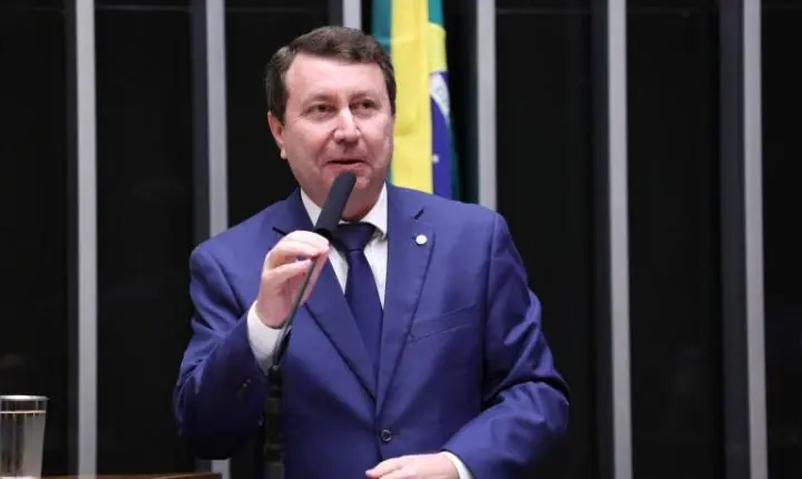 Comissão da Câmara aprova projeto de lei para proteger consumidor no uso de inteligência artificial